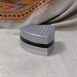Siebgrinder, Silbergrau/Schwarz "Honeycomb"